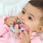 Mordedor estrella madera y llave de silicona bebé